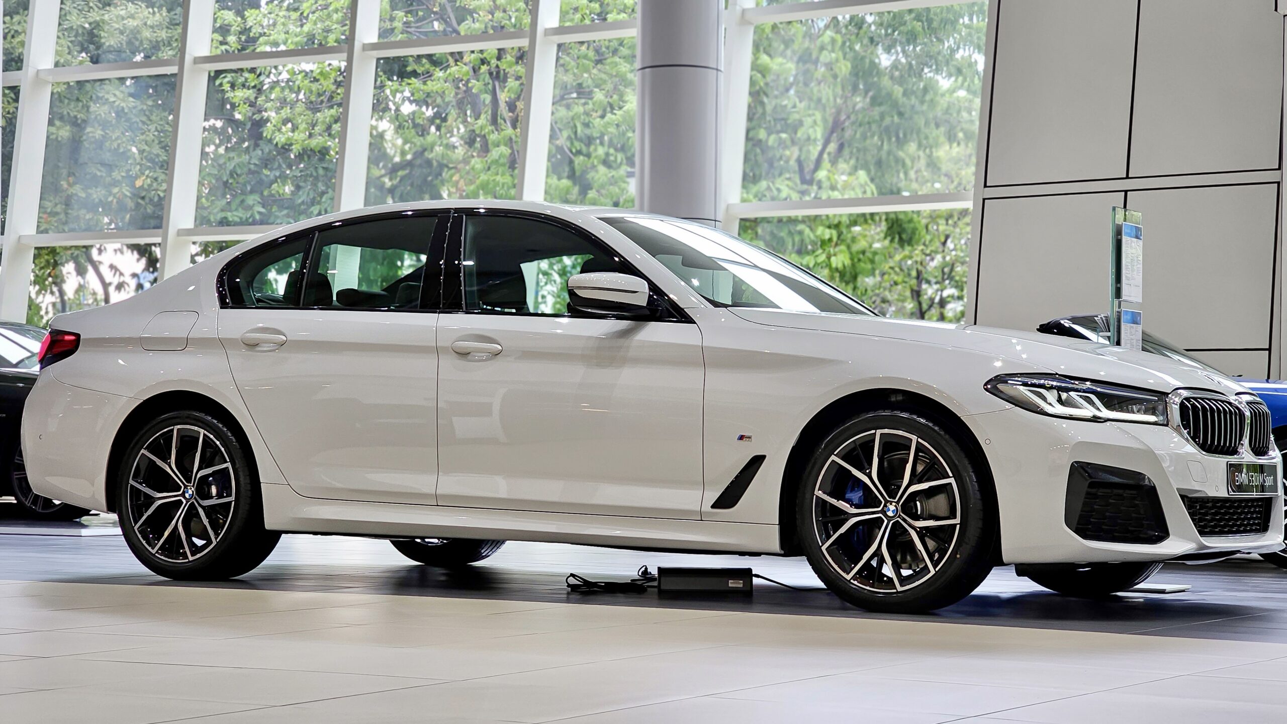 Thân xe BMW 530i M Sport