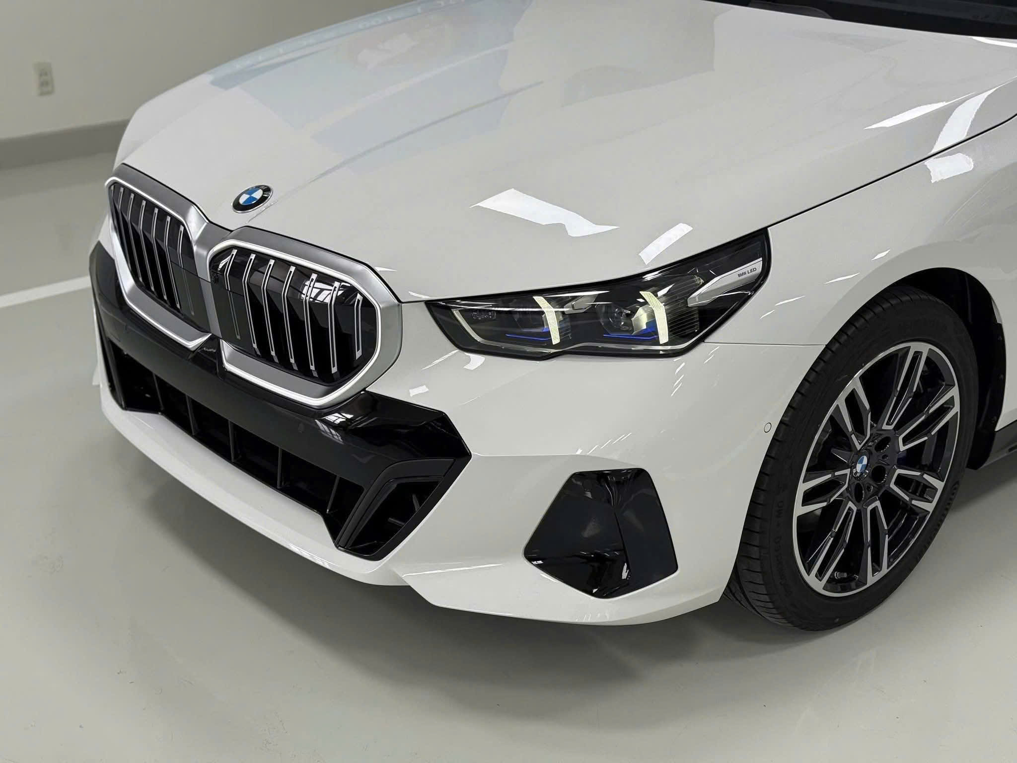Chi tiết nội thất BMW 530i