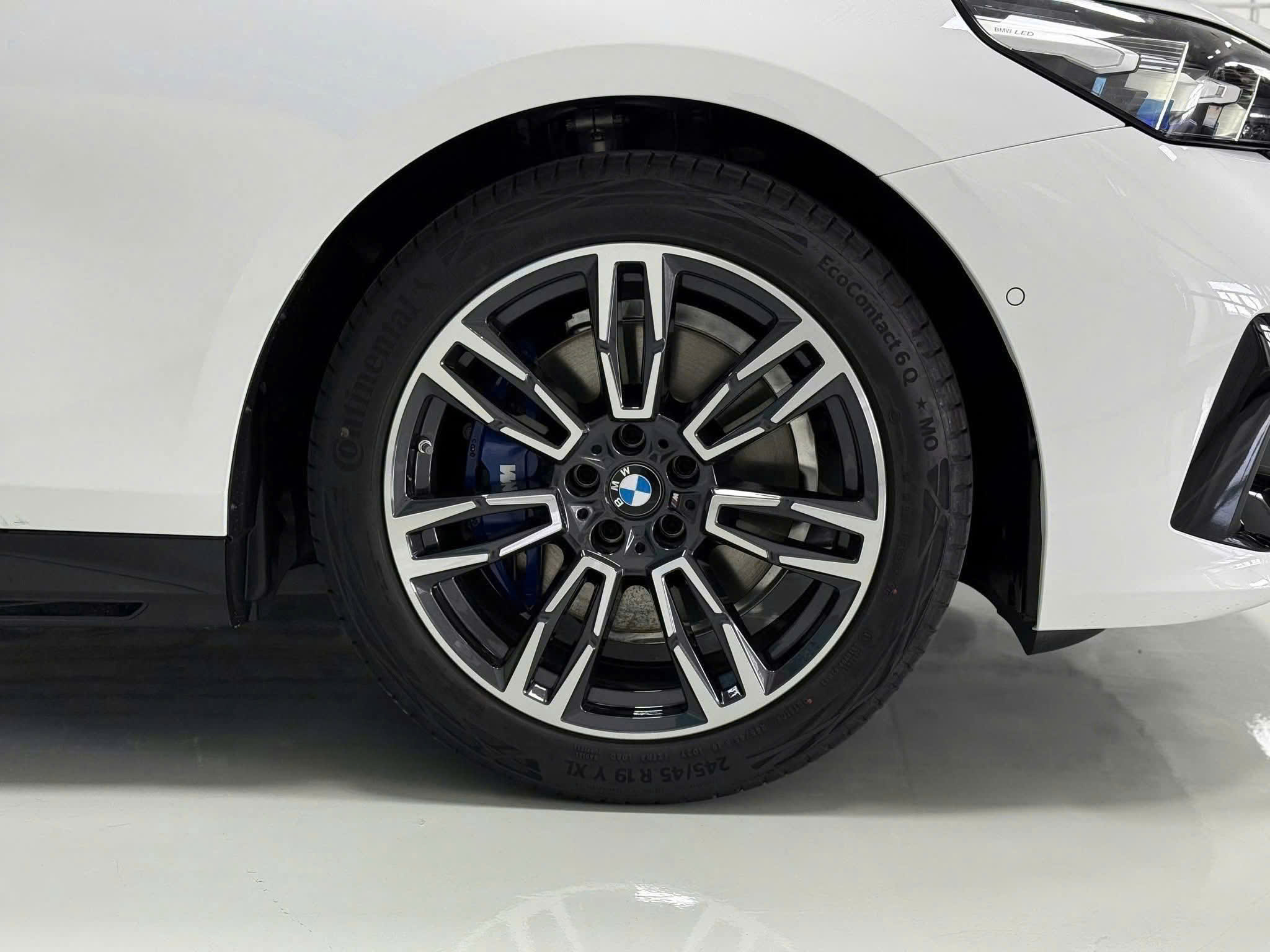 Khoang sau BMW 530i All New
