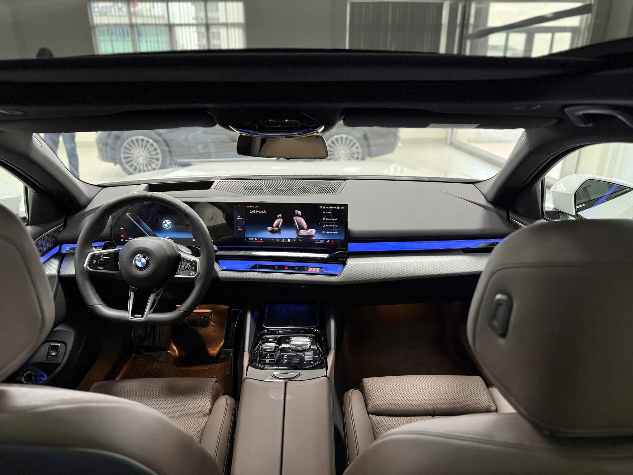 Khoang nội thất BMW 530i mới